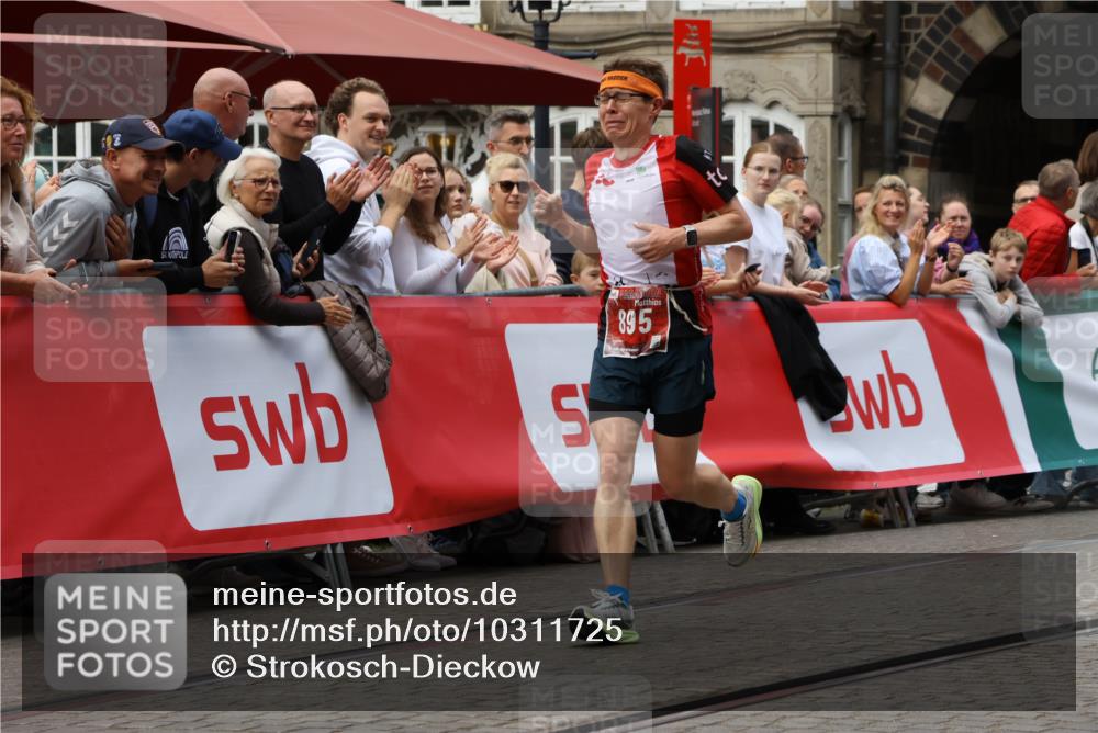 13.09.2026 - 21. swb-Marathon Bremen Strokosch-Dieckow http://msf.ph/oto/10311725 13.09.2026 13:04:23 Ziel 895, 2094, 2889, 3500, 4110, 4236, 6815, 9061, 9129, 9544, 9642, 744, 1223, 1224, 1860, 2207, 2956, 7871, 8936, 13034 meine-sportfotos.de