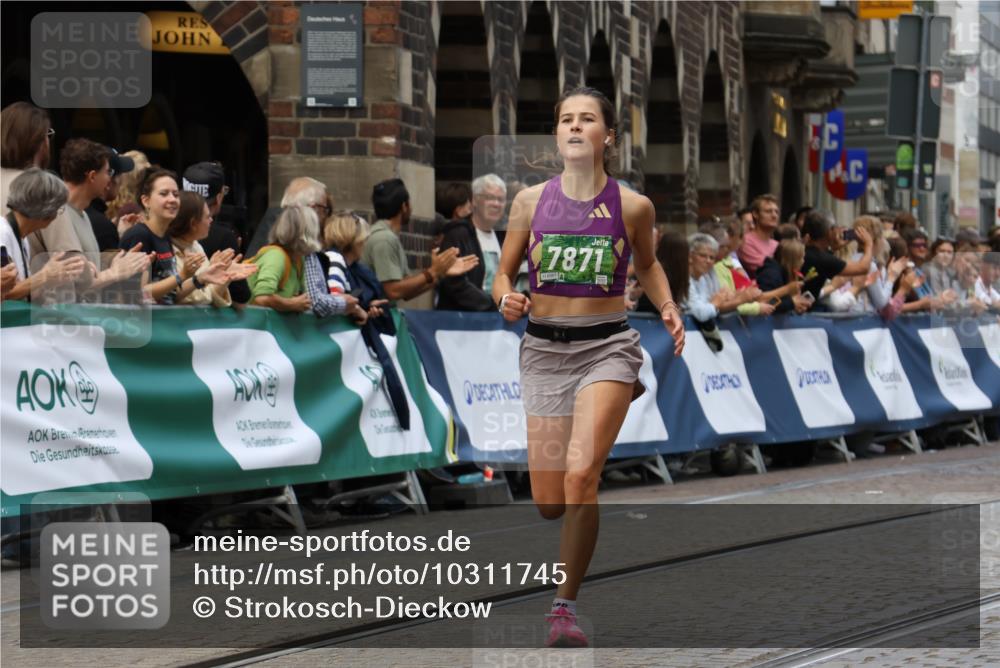 13.09.2026 - 21. swb-Marathon Bremen Strokosch-Dieckow http://msf.ph/oto/10311745 13.09.2026 13:04:24 Ziel 895, 2094, 3500, 4110, 4236, 6815, 9061, 9129, 9544, 9642, 9813, 744, 1223, 1224, 1860, 2207, 2956, 8701, 8936, 13034 meine-sportfotos.de