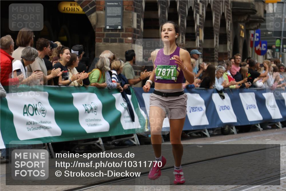 13.09.2026 - 21. swb-Marathon Bremen Strokosch-Dieckow http://msf.ph/oto/10311770 13.09.2026 13:04:24 Ziel 895, 2094, 3500, 4110, 4236, 6815, 9061, 9129, 9544, 9642, 9813, 744, 1223, 1224, 1860, 2207, 2956, 8701, 8936, 13034 meine-sportfotos.de