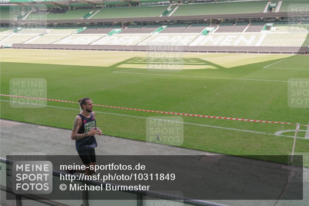 13.09.2026 - 21. swb-Marathon Bremen Michael Burmester http://msf.ph/oto/10311849 13.09.2026 12:47:19 Laufen im Stadion 195, 384, 538, 567, 604, 621, 697, 868, 889, 1034, 1181, 1241, 1554, 2021, 2087, 2266, 2297, 2538, 2646, 2809, 2889, 2956, 3118, 3196, 3242, 3284, 3297, 3424, 3466, 3520, 3794, 4025, 4236, 4239, 4614, 4729, 4777, 4808, 4992, 5024, 5238, 5283, 5674, 5719, 5725, 5803, 5976, 6025, 6053, 6686, 6708, 6784, 6815, 7102, 7538, 7803, 7814, 7871, 8060, 8319, 8325, 8331, 8334, 8611, 8621, 8670, 8701, 8980, 8983, 9010, 9061, 9495, 9544, 9689, 9813, 9918, 9934 meine-sportfotos.de