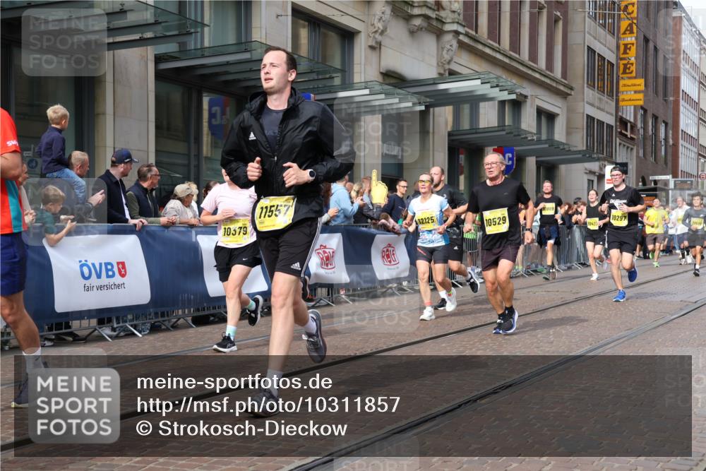 13.09.2026 - 21. swb-Marathon Bremen Strokosch-Dieckow http://msf.ph/oto/10311857 13.09.2026 10:55:31 Ziel 10243, 10374, 10379, 10423, 10529, 10550, 10690, 10703, 10809, 10881, 10952, 11377, 11510, 11557, 11972, 12061, 12108, 12125, 12143, 12188, 12484, 13565, 10203, 10256, 10297, 10725, 10788, 10881, 11014, 11414, 11466, 11557, 11631, 11748, 11862, 11910, 11941, 11975, 11977, 12030, 12150, 12201, 12218, 12258, 12348, 12549 meine-sportfotos.de
