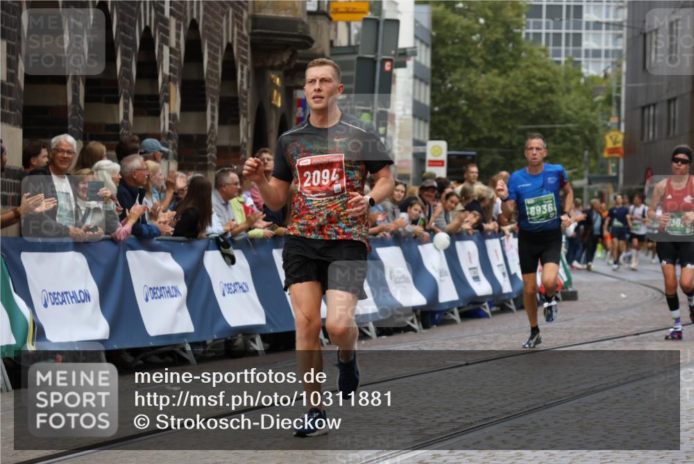 13.09.2026 - 21. swb-Marathon Bremen Strokosch-Dieckow http://msf.ph/oto/10311881 13.09.2026 13:04:27 Ziel 895, 2094, 3424, 4110, 4236, 6815, 9061, 9129, 9544, 9813, 744, 1223, 1224, 2207, 2956, 5283, 8701, 8936, 9070, 13034 meine-sportfotos.de