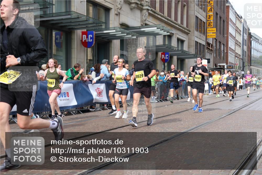 13.09.2026 - 21. swb-Marathon Bremen Strokosch-Dieckow http://msf.ph/oto/10311903 13.09.2026 10:55:31 Ziel 10243, 10374, 10379, 10423, 10529, 10550, 10690, 10703, 10809, 10881, 10952, 11377, 11510, 11557, 11972, 12061, 12108, 12125, 12143, 12188, 12484, 13565, 10203, 10256, 10297, 10725, 10788, 10881, 11014, 11414, 11466, 11557, 11631, 11748, 11862, 11910, 11941, 11975, 11977, 12030, 12150, 12201, 12218, 12258, 12348, 12549 meine-sportfotos.de