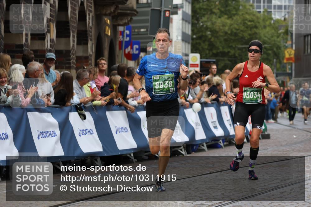 13.09.2026 - 21. swb-Marathon Bremen Strokosch-Dieckow http://msf.ph/oto/10311915 13.09.2026 13:04:29 Ziel 2094, 3424, 4110, 6815, 9061, 9129, 9544, 9813, 1223, 1224, 2207, 2956, 5283, 8701, 8936, 9070, 13034 meine-sportfotos.de