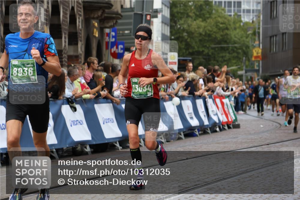 13.09.2026 - 21. swb-Marathon Bremen Strokosch-Dieckow http://msf.ph/oto/10312035 13.09.2026 13:04:31 Ziel 2094, 3284, 3424, 4110, 4239, 6815, 9129, 9544, 9813, 1223, 1224, 1712, 2207, 2956, 5283, 8701, 8936, 9070, 13034 meine-sportfotos.de