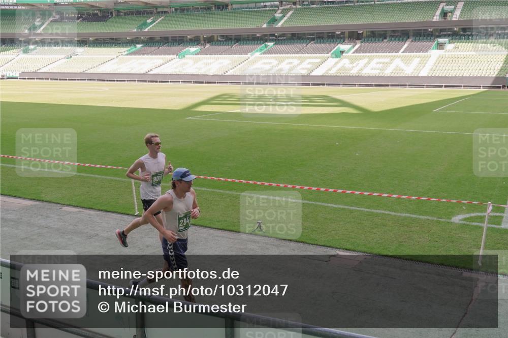 13.09.2026 - 21. swb-Marathon Bremen Michael Burmester http://msf.ph/oto/10312047 13.09.2026 12:47:44 Laufen im Stadion 382, 384, 538, 604, 621, 868, 889, 1554, 1872, 1925, 2021, 2087, 2266, 2538, 2605, 2646, 2809, 2844, 2956, 3110, 3118, 3127, 3196, 3242, 3284, 3297, 3424, 3466, 3520, 3794, 3910, 4025, 4236, 4239, 4614, 4712, 4729, 4777, 4808, 4992, 5024, 5238, 5283, 5674, 5725, 5803, 5976, 6025, 6053, 6058, 6686, 6708, 6784, 6815, 6951, 7102, 7399, 7538, 7803, 7814, 7871, 8060, 8334, 8611, 8621, 8706, 8877, 8973, 8980, 8981, 8983, 9010, 9061, 9429, 9544, 9689, 9813, 9918, 9934 meine-sportfotos.de