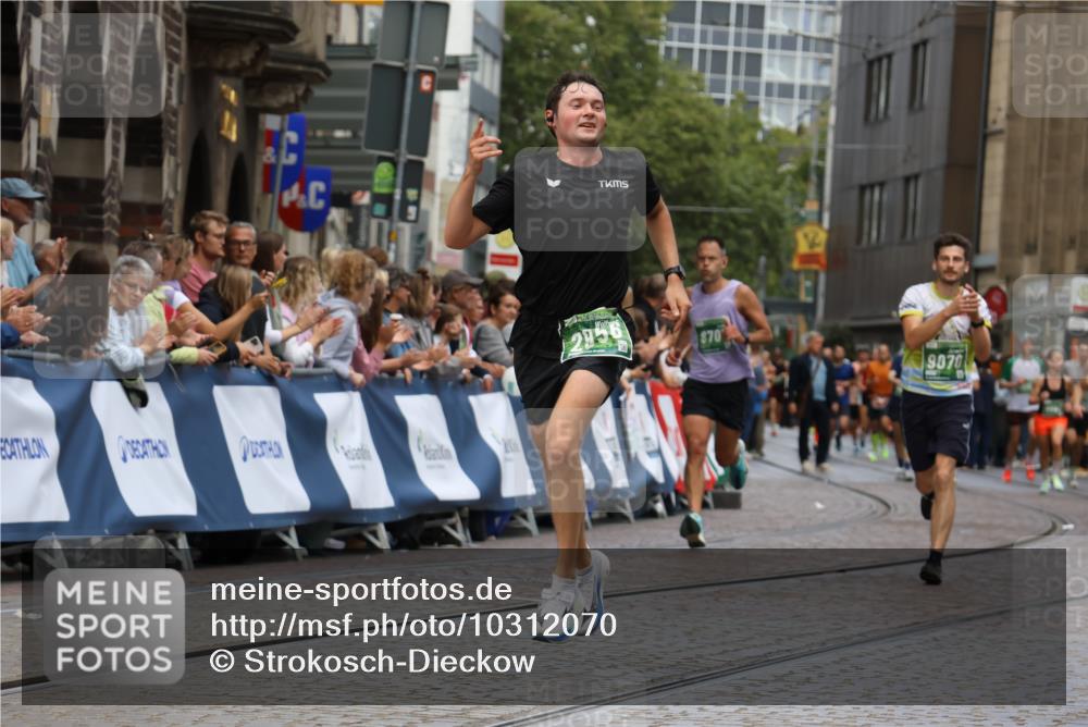 13.09.2026 - 21. swb-Marathon Bremen Strokosch-Dieckow http://msf.ph/oto/10312070 13.09.2026 13:04:34 Ziel 650, 3284, 3424, 4110, 4239, 6815, 9544, 9813, 1712, 2646, 2956, 5283, 7814, 8701, 9070, 9689 meine-sportfotos.de