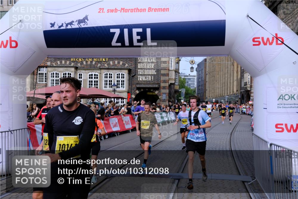 13.09.2026 - 21. swb-Marathon Bremen Tim E. http://msf.ph/oto/10312098 13.09.2026 10:53:59 Ziel 10141, 10174, 10222, 10227, 10478, 10479, 10626, 10684, 10685, 10838, 10845, 10905, 11242, 11446, 11489, 11502, 11596, 11800, 11950, 12119, 12331, 12341, 12405, 12492, 12515, 13597 meine-sportfotos.de