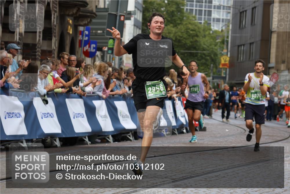 13.09.2026 - 21. swb-Marathon Bremen Strokosch-Dieckow http://msf.ph/oto/10312102 13.09.2026 13:04:35 Ziel 650, 3284, 3424, 4110, 4239, 6815, 7871, 9544, 9813, 1712, 2646, 2956, 5283, 7814, 8701, 9070, 9689, 13187 meine-sportfotos.de