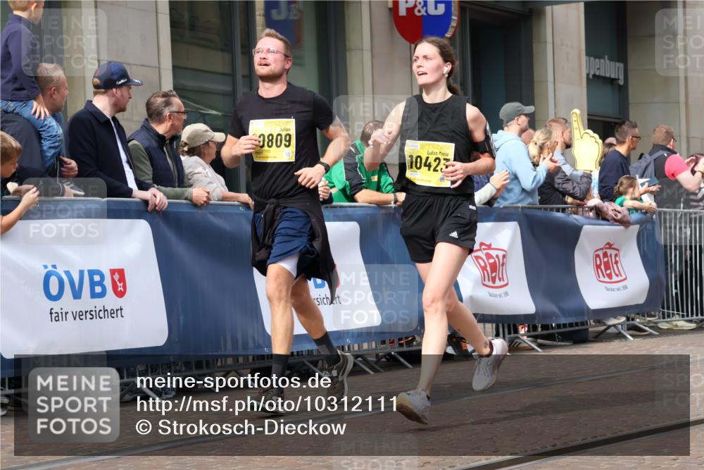 13.09.2026 - 21. swb-Marathon Bremen Strokosch-Dieckow http://msf.ph/oto/10312111 13.09.2026 10:55:35 Ziel 10243, 10298, 10374, 10423, 10550, 10690, 10703, 10809, 10952, 11510, 11790, 11972, 12061, 12108, 12125, 12143, 12188, 12484, 13565, 10203, 10256, 10297, 10379, 10529, 10725, 10788, 10881, 11014, 11377, 11414, 11466, 11557, 11748, 11862, 11910, 11941, 11975, 11977, 12030, 12150, 12218, 12258, 12348, 12549 meine-sportfotos.de
