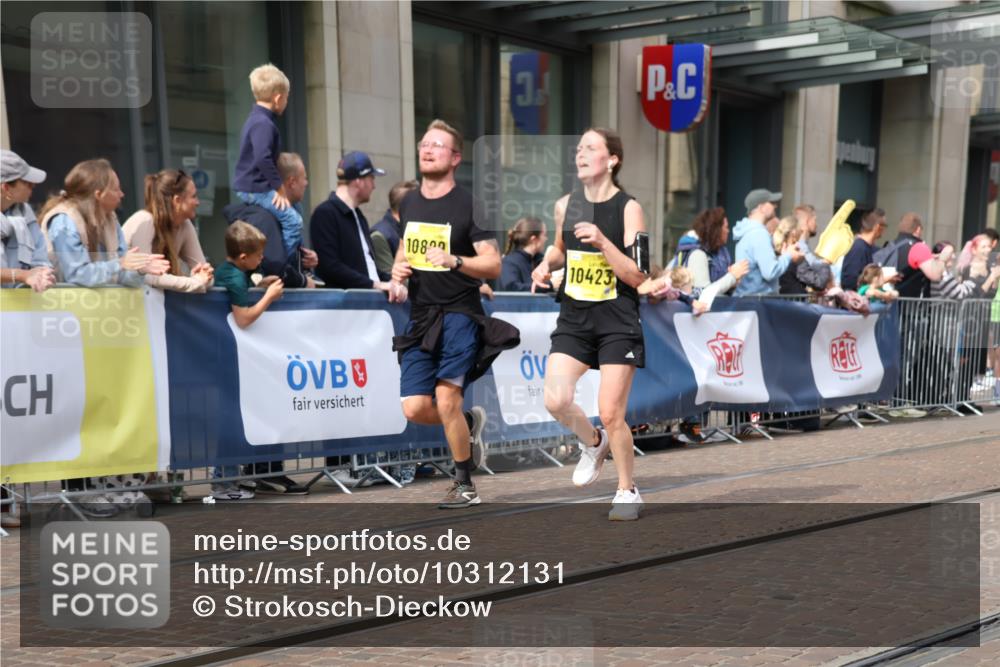 13.09.2026 - 21. swb-Marathon Bremen Strokosch-Dieckow http://msf.ph/oto/10312131 13.09.2026 10:55:35 Ziel 10243, 10298, 10374, 10423, 10550, 10690, 10703, 10809, 10952, 11510, 11790, 11972, 12061, 12108, 12125, 12143, 12188, 12484, 13565, 10203, 10256, 10297, 10379, 10529, 10725, 10788, 10881, 11014, 11377, 11414, 11466, 11557, 11748, 11862, 11910, 11941, 11975, 11977, 12030, 12150, 12218, 12258, 12348, 12549 meine-sportfotos.de