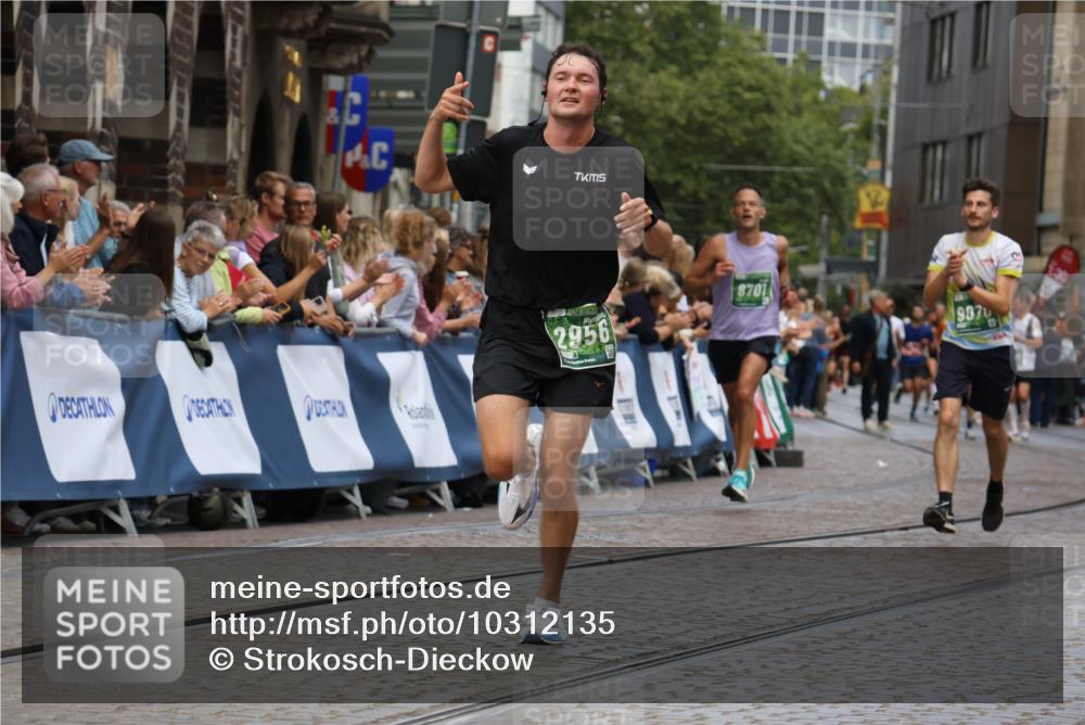 13.09.2026 - 21. swb-Marathon Bremen Strokosch-Dieckow http://msf.ph/oto/10312135 13.09.2026 13:04:35 Ziel 650, 3284, 3424, 4110, 4239, 6815, 7871, 9544, 9813, 1712, 2646, 2956, 5283, 7814, 8701, 9070, 9689, 13187 meine-sportfotos.de