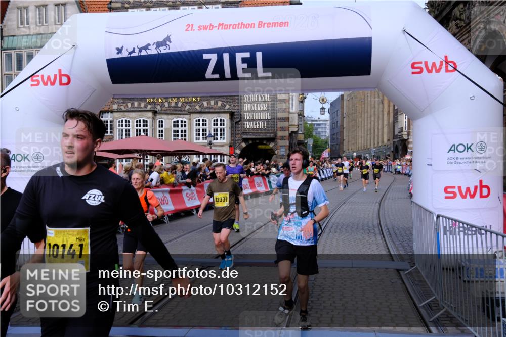 13.09.2026 - 21. swb-Marathon Bremen Tim E. http://msf.ph/oto/10312152 13.09.2026 10:53:59 Ziel 10141, 10174, 10222, 10227, 10478, 10479, 10626, 10684, 10685, 10838, 10845, 10905, 11242, 11446, 11489, 11502, 11596, 11800, 11950, 12119, 12331, 12341, 12405, 12492, 12515, 13597 meine-sportfotos.de