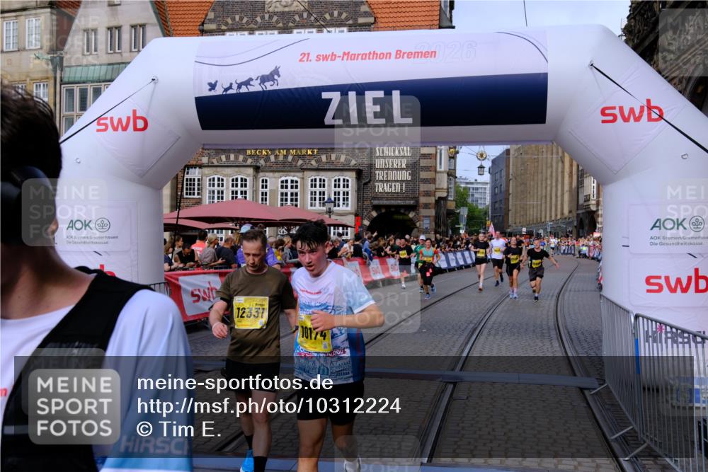 13.09.2026 - 21. swb-Marathon Bremen Tim E. http://msf.ph/oto/10312224 13.09.2026 10:54:02 Ziel 10141, 10174, 10222, 10227, 10255, 10478, 10684, 10685, 10708, 10838, 10845, 10905, 11242, 11446, 11489, 11502, 11596, 11800, 11950, 12119, 12331, 12341, 12405, 12492, 12515, 13597 meine-sportfotos.de