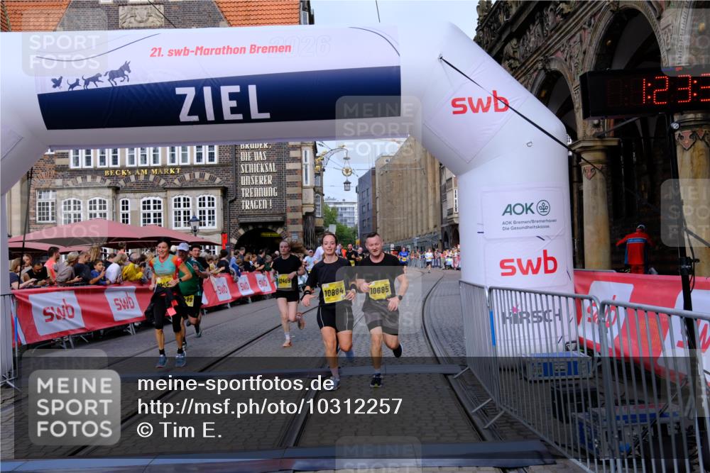 13.09.2026 - 21. swb-Marathon Bremen Tim E. http://msf.ph/oto/10312257 13.09.2026 10:54:05 Ziel 10141, 10174, 10227, 10255, 10478, 10579, 10684, 10685, 10708, 10838, 10905, 11206, 11489, 11502, 11596, 11950, 12075, 12244, 12331, 12341, 12405, 12492, 12515, 13597 meine-sportfotos.de