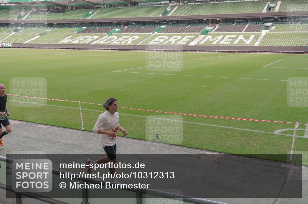 13.09.2026 - 21. swb-Marathon Bremen Michael Burmester http://msf.ph/oto/10312313 13.09.2026 12:48:09 Laufen im Stadion 382, 384, 572, 621, 826, 868, 889, 1349, 1554, 1872, 1925, 2266, 2538, 2605, 2646, 2844, 2956, 3110, 3118, 3127, 3196, 3242, 3276, 3284, 3297, 3424, 3466, 3520, 3794, 3910, 4025, 4082, 4239, 4614, 4712, 4729, 4732, 4777, 4808, 4992, 5424, 5725, 5803, 5976, 6025, 6053, 6058, 6686, 6708, 6784, 6815, 6951, 7064, 7102, 7399, 7538, 7636, 7803, 7814, 7871, 7876, 8060, 8334, 8611, 8621, 8706, 8877, 8973, 8980, 8981, 9010, 9035, 9061, 9429, 9689, 9813, 9918, 9934, 13091 meine-sportfotos.de