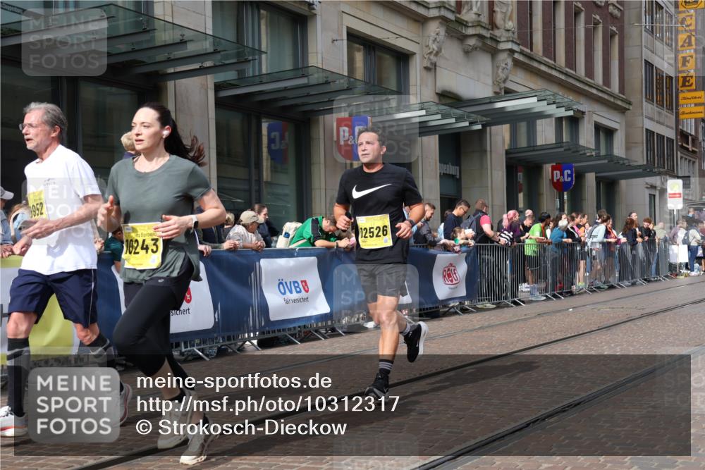 13.09.2026 - 21. swb-Marathon Bremen Strokosch-Dieckow http://msf.ph/oto/10312317 13.09.2026 10:55:40 Ziel 10298, 10365, 10374, 10690, 10703, 10949, 10952, 10957, 10960, 11219, 11790, 11972, 12061, 12108, 12143, 12476, 12484, 13565, 10203, 10243, 10256, 10297, 10379, 10423, 10529, 10550, 10725, 10788, 10809, 10881, 11377, 11414, 11510, 11557, 11748, 11862, 11941, 11975, 11977, 12030, 12125, 12150, 12188, 12218, 12258, 12348 meine-sportfotos.de