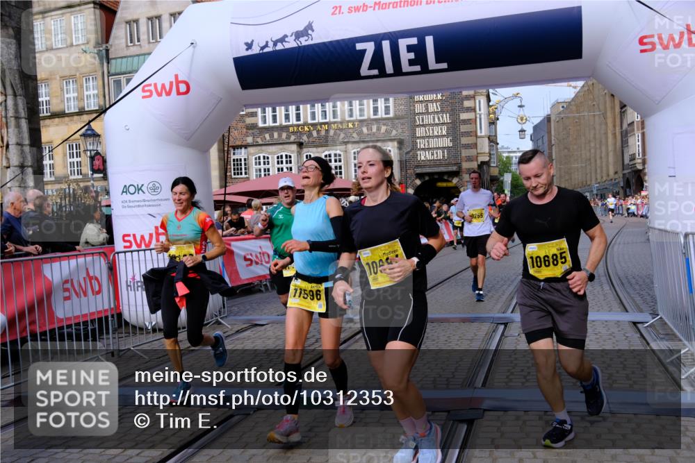 13.09.2026 - 21. swb-Marathon Bremen Tim E. http://msf.ph/oto/10312353 13.09.2026 10:54:07 Ziel 10141, 10174, 10227, 10255, 10478, 10579, 10684, 10685, 10708, 10838, 10905, 11206, 11489, 11502, 11596, 11950, 12075, 12244, 12331, 12341, 12356, 12405, 12435, 12492, 12515, 13597 meine-sportfotos.de
