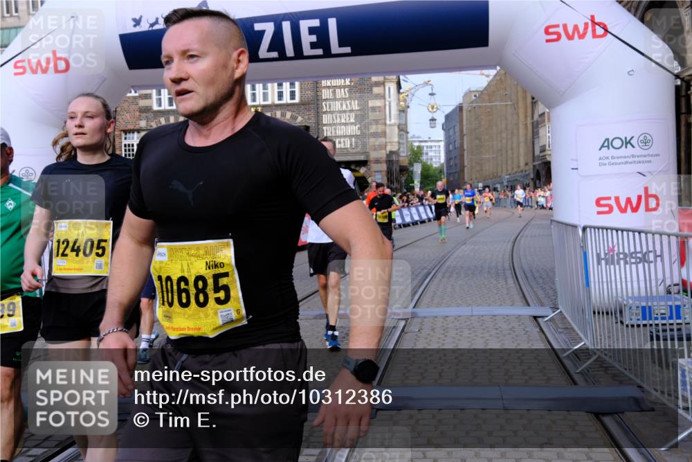 13.09.2026 - 21. swb-Marathon Bremen Tim E. http://msf.ph/oto/10312386 13.09.2026 10:54:08 Ziel 10141, 10174, 10227, 10255, 10478, 10579, 10684, 10685, 10708, 10838, 10905, 10947, 11206, 11489, 11502, 11596, 11950, 12075, 12244, 12331, 12341, 12356, 12405, 12435, 12492, 12515, 13597 meine-sportfotos.de
