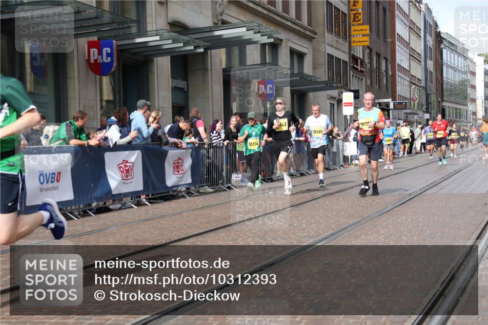 13.09.2026 - 21. swb-Marathon Bremen Strokosch-Dieckow http://msf.ph/oto/10312393 13.09.2026 10:55:44 Ziel 10246, 10298, 10365, 10374, 10690, 10703, 10949, 10957, 10960, 11219, 11782, 11790, 11972, 12061, 12143, 12476, 12484, 13565, 10203, 10243, 10256, 10297, 10379, 10423, 10529, 10550, 10788, 10809, 10881, 10952, 11377, 11414, 11510, 11557, 11748, 11862, 11941, 11975, 11977, 12030, 12108, 12125, 12150, 12188, 12258, 12348 meine-sportfotos.de