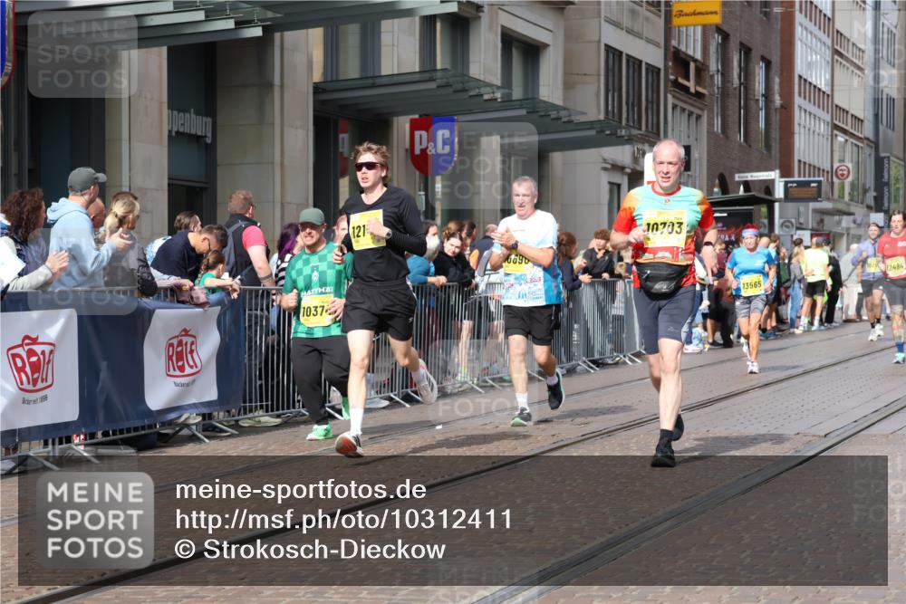 13.09.2026 - 21. swb-Marathon Bremen Strokosch-Dieckow http://msf.ph/oto/10312411 13.09.2026 10:55:45 Ziel 10246, 10298, 10365, 10374, 10443, 10690, 10699, 10703, 10949, 10957, 10960, 11219, 11280, 11782, 11790, 11972, 12061, 12143, 12476, 12484, 13565, 10203, 10243, 10256, 10297, 10374, 10379, 10423, 10529, 10550, 10788, 10809, 10881, 10952, 11377, 11414, 11510, 11557, 11748, 11862, 11941, 11975, 11977, 12030, 12108, 12125, 12150, 12188, 12348 meine-sportfotos.de