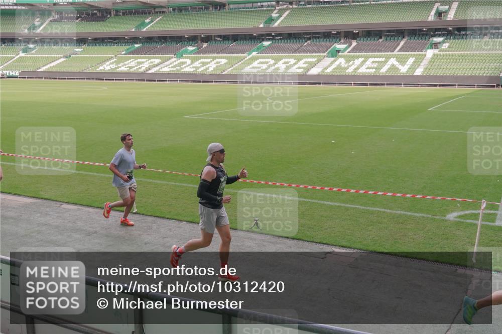 13.09.2026 - 21. swb-Marathon Bremen Michael Burmester http://msf.ph/oto/10312420 13.09.2026 12:48:15 Laufen im Stadion 382, 384, 572, 621, 826, 868, 889, 1349, 1554, 1872, 1925, 2266, 2287, 2538, 2605, 2646, 2844, 2956, 3110, 3118, 3127, 3242, 3276, 3284, 3297, 3424, 3466, 3520, 3794, 3910, 4025, 4082, 4239, 4614, 4712, 4729, 4732, 4808, 4898, 4992, 5424, 5517, 5725, 5803, 5976, 6025, 6058, 6708, 6784, 6951, 7064, 7102, 7399, 7538, 7636, 7803, 7814, 7871, 7876, 8060, 8334, 8611, 8621, 8706, 8877, 8973, 8980, 8981, 9010, 9035, 9061, 9429, 9689, 9918, 9934, 13091 meine-sportfotos.de