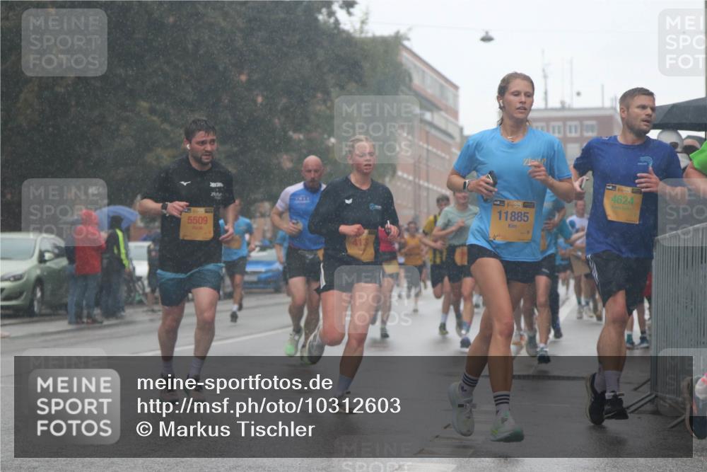 13.09.2026 - Kiel Lauf Markus Tischler http://msf.ph/oto/10312603 13.09.2026 10:39:09 Fleethörn 5509, 38, 11885, 39, 4624 meine-sportfotos.de