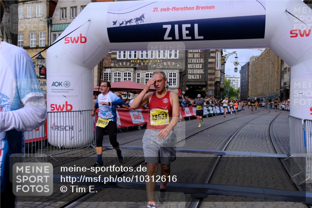 13.09.2026 - 21. swb-Marathon Bremen Tim E. http://msf.ph/oto/10312616 13.09.2026 10:54:19 Ziel 10255, 10579, 10708, 10822, 10947, 11010, 11206, 11290, 11329, 11765, 11998, 12075, 12244, 12356, 12435, 12515, 13531 meine-sportfotos.de