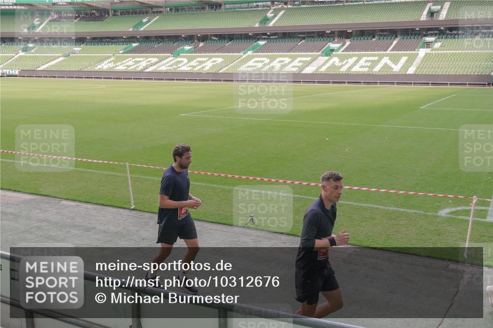 13.09.2026 - 21. swb-Marathon Bremen Michael Burmester http://msf.ph/oto/10312676 13.09.2026 12:48:38 Laufen im Stadion 382, 384, 524, 572, 621, 826, 889, 899, 1349, 1723, 1748, 1872, 1925, 2266, 2287, 2605, 2646, 2844, 2956, 3043, 3110, 3127, 3197, 3242, 3276, 3284, 3297, 3330, 3466, 3794, 3910, 3973, 4025, 4082, 4247, 4614, 4712, 4732, 4852, 4898, 4990, 4992, 5424, 5517, 5570, 5594, 5648, 5803, 5976, 6025, 6058, 6692, 6708, 6784, 6842, 6951, 7064, 7399, 7538, 7636, 7803, 7876, 8060, 8611, 8621, 8706, 8877, 8973, 8980, 8981, 9010, 9035, 9061, 9429, 9689, 9918, 9934, 13091 meine-sportfotos.de