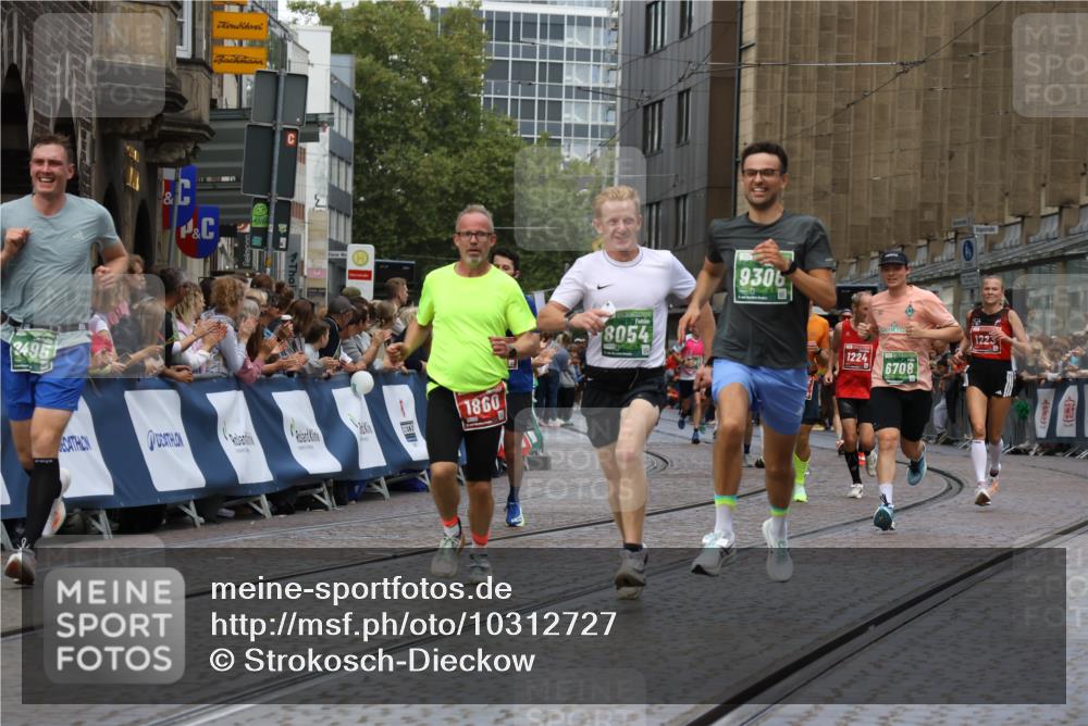 13.09.2026 - 21. swb-Marathon Bremen Strokosch-Dieckow http://msf.ph/oto/10312727 13.09.2026 13:04:51 Ziel 650, 744, 1223, 1224, 1860, 2207, 2956, 3284, 4239, 7871, 8701, 8936, 9070, 13034, 1336, 3196, 4729, 6708, 7538, 8054, 9306, 9495 meine-sportfotos.de