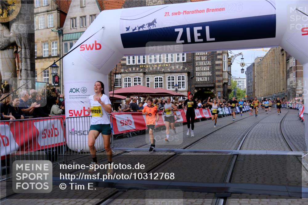 13.09.2026 - 21. swb-Marathon Bremen Tim E. http://msf.ph/oto/10312768 13.09.2026 10:54:26 Ziel 10822, 10947, 10996, 11010, 11290, 11329, 11361, 11476, 11765, 11843, 11989, 11998, 12356, 12435, 13531 meine-sportfotos.de