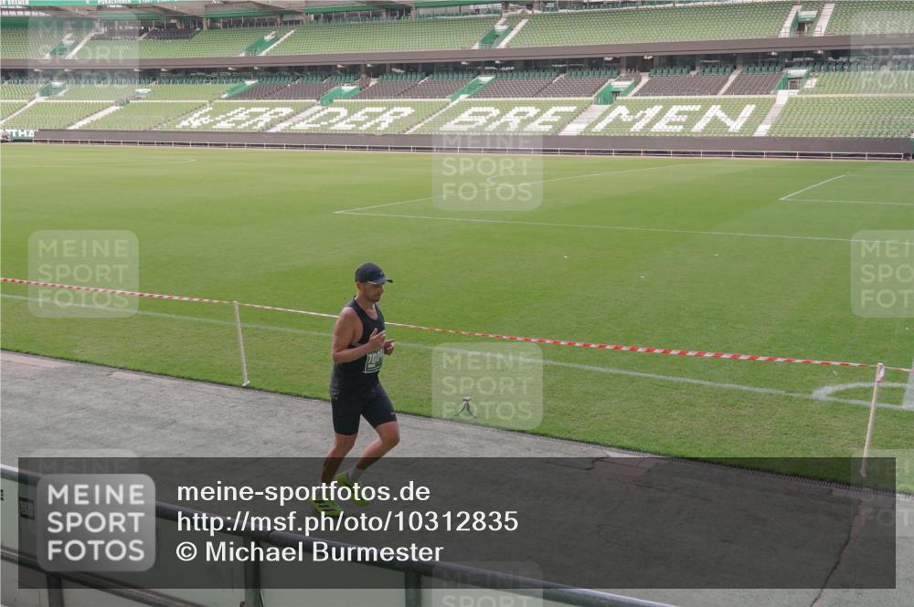 13.09.2026 - 21. swb-Marathon Bremen Michael Burmester http://msf.ph/oto/10312835 13.09.2026 12:48:58 Laufen im Stadion 382, 384, 524, 572, 779, 826, 889, 899, 1349, 1723, 1748, 1872, 1925, 2287, 2605, 2750, 2844, 2909, 2956, 3043, 3110, 3127, 3197, 3242, 3276, 3330, 3466, 3794, 3910, 3973, 4033, 4082, 4247, 4384, 4614, 4712, 4732, 4743, 4852, 4898, 4990, 5424, 5517, 5570, 5594, 5648, 5803, 6025, 6058, 6692, 6708, 6842, 6951, 7064, 7109, 7399, 7538, 7636, 7803, 7876, 8611, 8621, 8706, 8877, 8973, 8980, 8981, 9010, 9035, 9429, 13091 meine-sportfotos.de