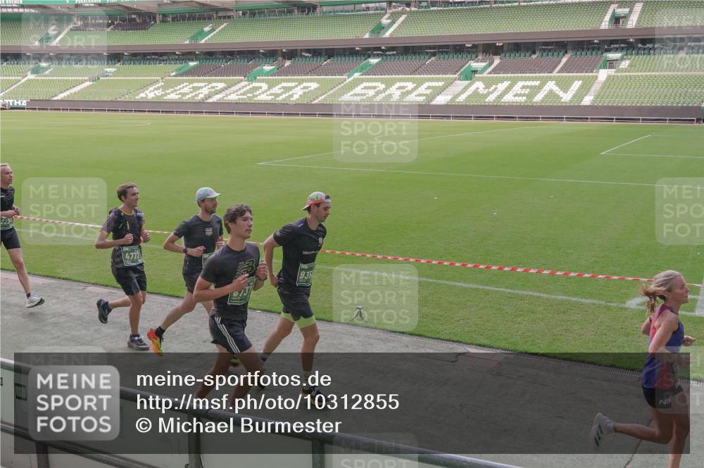 13.09.2026 - 21. swb-Marathon Bremen Michael Burmester http://msf.ph/oto/10312855 13.09.2026 12:49:00 Laufen im Stadion 382, 384, 524, 572, 779, 826, 889, 899, 1349, 1517, 1723, 1748, 1872, 1925, 2287, 2605, 2750, 2844, 2909, 2956, 3043, 3110, 3127, 3197, 3242, 3276, 3330, 3466, 3794, 3910, 3973, 4033, 4082, 4247, 4384, 4712, 4732, 4743, 4852, 4898, 4990, 5424, 5517, 5570, 5585, 5594, 5648, 5803, 6025, 6058, 6692, 6708, 6842, 6951, 7064, 7109, 7399, 7538, 7636, 7803, 7876, 8611, 8621, 8706, 8877, 8973, 8980, 8981, 9010, 9035, 9429, 13091 meine-sportfotos.de