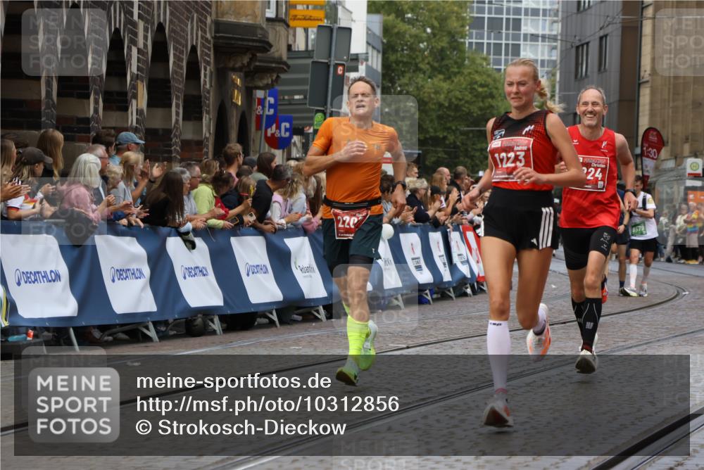 13.09.2026 - 21. swb-Marathon Bremen Strokosch-Dieckow http://msf.ph/oto/10312856 13.09.2026 13:04:57 Ziel 744, 1223, 1224, 1712, 1860, 2207, 2956, 5283, 8701, 8936, 9070, 13034, 1336, 1822, 2297, 3196, 4729, 7102 meine-sportfotos.de