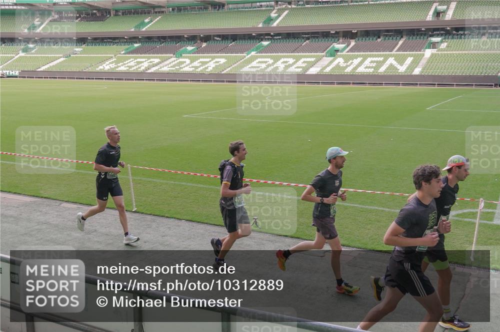 13.09.2026 - 21. swb-Marathon Bremen Michael Burmester http://msf.ph/oto/10312889 13.09.2026 12:49:01 Laufen im Stadion 382, 384, 524, 572, 779, 826, 889, 899, 1349, 1517, 1723, 1748, 1872, 1925, 2287, 2605, 2750, 2844, 2909, 2956, 3043, 3110, 3127, 3197, 3242, 3276, 3330, 3466, 3794, 3910, 3973, 4033, 4082, 4247, 4384, 4712, 4732, 4743, 4852, 4898, 4990, 5424, 5517, 5570, 5585, 5594, 5648, 5803, 6025, 6058, 6692, 6708, 6842, 6951, 7064, 7109, 7115, 7399, 7538, 7636, 7803, 7876, 8611, 8621, 8706, 8877, 8973, 8980, 8981, 9010, 9035, 9429, 13091 meine-sportfotos.de