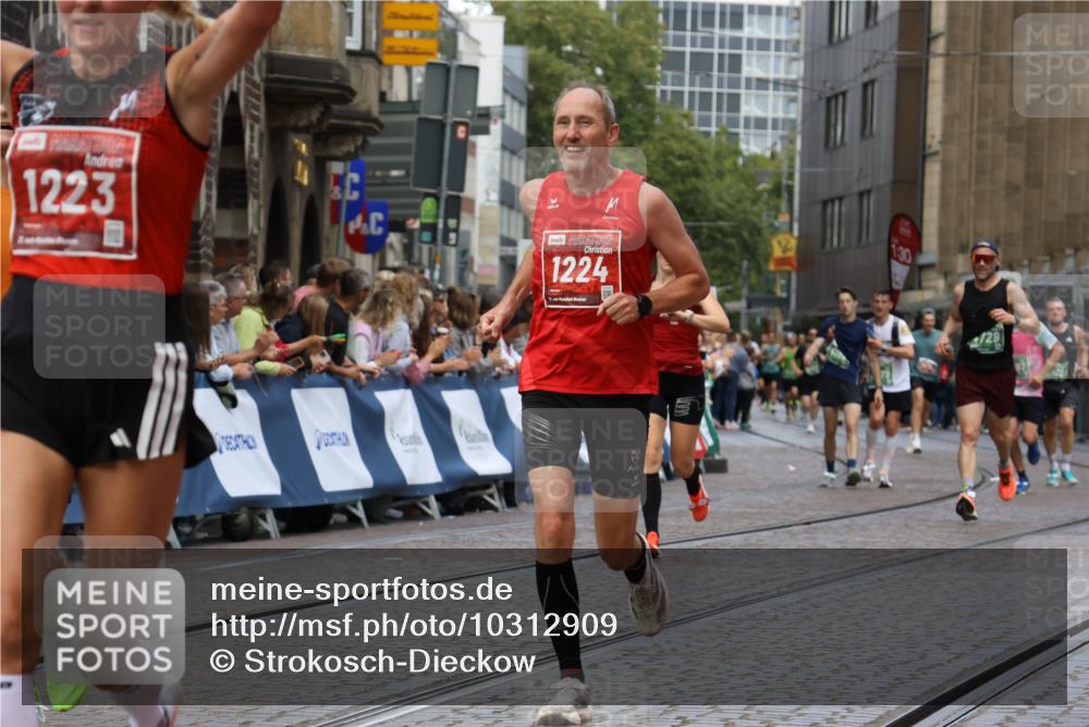 13.09.2026 - 21. swb-Marathon Bremen Strokosch-Dieckow http://msf.ph/oto/10312909 13.09.2026 13:04:59 Ziel 744, 1223, 1224, 1712, 2207, 2956, 5283, 7814, 8701, 8936, 9070, 9689, 13034, 1336, 1822, 2297, 3196, 4729, 7102 meine-sportfotos.de