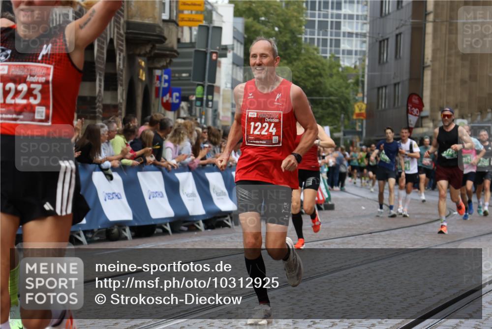 13.09.2026 - 21. swb-Marathon Bremen Strokosch-Dieckow http://msf.ph/oto/10312925 13.09.2026 13:04:59 Ziel 744, 1223, 1224, 1712, 2207, 2956, 5283, 7814, 8701, 8936, 9070, 9689, 13034, 1336, 1822, 2297, 3196, 4729, 7102 meine-sportfotos.de
