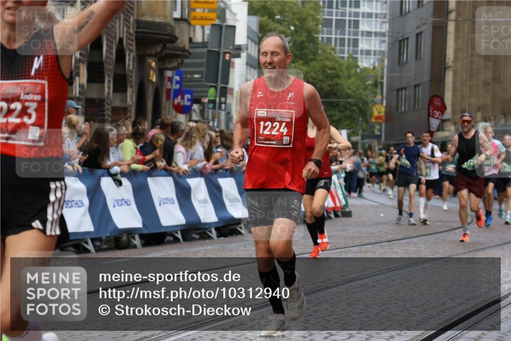 13.09.2026 - 21. swb-Marathon Bremen Strokosch-Dieckow http://msf.ph/oto/10312940 13.09.2026 13:04:59 Ziel 744, 1223, 1224, 1712, 2207, 2956, 5283, 7814, 8701, 8936, 9070, 9689, 13034, 1336, 1822, 2297, 3196, 4729, 7102 meine-sportfotos.de