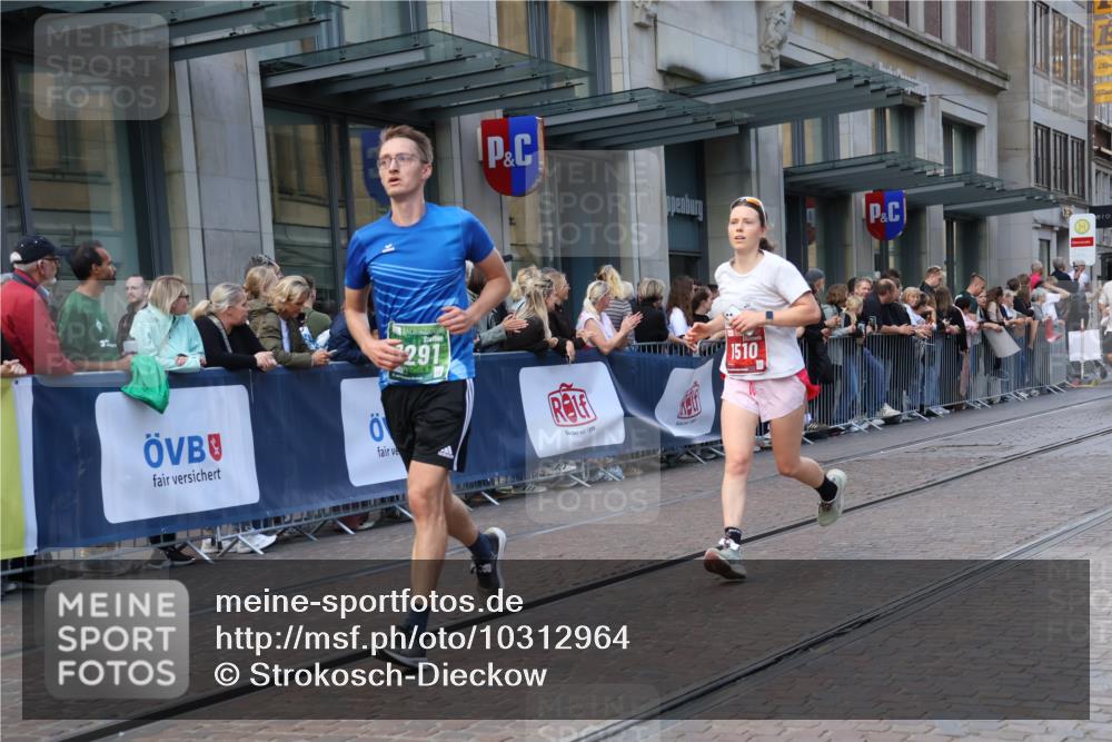 13.09.2026 - 21. swb-Marathon Bremen Strokosch-Dieckow http://msf.ph/oto/10312964 13.09.2026 13:15:11 Ziel 1033, 1445, 3346, 3743, 4111, 4212, 4646, 4653, 4663, 5533, 6011, 6162, 6526, 7203, 7291, 7346, 7717, 7730, 7992, 8086, 8254, 8255, 9029, 9391, 9475, 9777, 889, 1510, 1664, 1748, 2383, 3206, 3357, 3504, 3717, 4111, 4226, 4382, 4968, 4992, 5003, 5149, 5294, 5298, 5315, 5385, 5417, 5471, 5796, 6351, 6379, 6404, 6521, 6528, 6717, 6773, 6902, 7190, 7432, 7497, 7515, 8238, 9253, 9338, 9363, 9483, 9523, 9797, 13137, 13139, 13141 meine-sportfotos.de