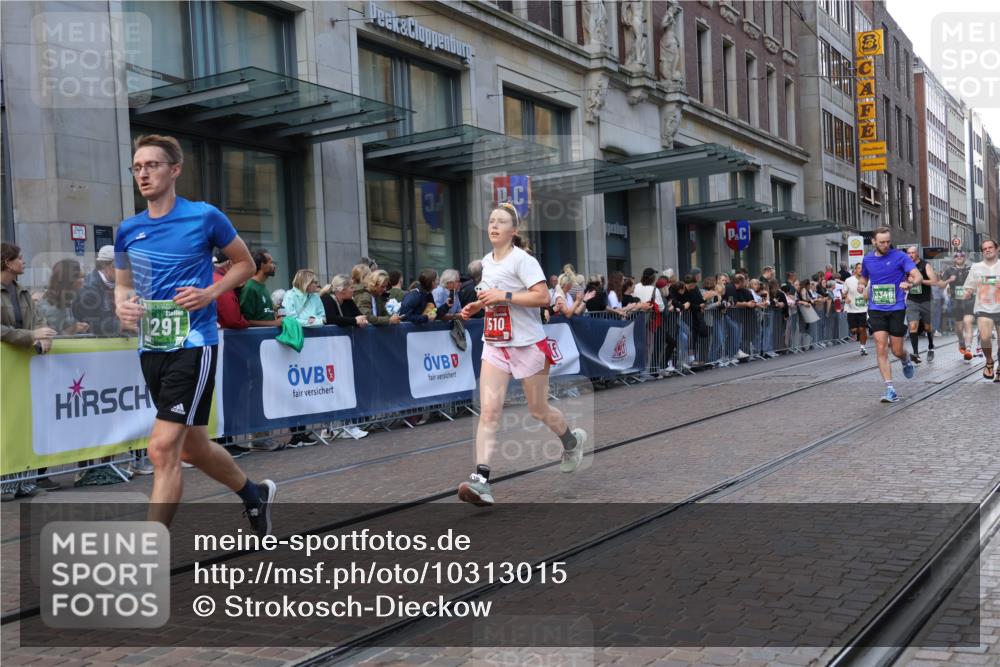 13.09.2026 - 21. swb-Marathon Bremen Strokosch-Dieckow http://msf.ph/oto/10313015 13.09.2026 13:15:12 Ziel 1033, 1445, 3346, 3536, 3743, 4212, 4646, 4653, 4663, 5533, 6011, 6162, 6515, 6526, 7203, 7291, 7346, 7717, 7730, 7992, 8086, 8254, 8255, 9029, 9391, 9475, 9777, 889, 1510, 1664, 2383, 3206, 3357, 3504, 3717, 4111, 4382, 4968, 4992, 5003, 5149, 5294, 5298, 5385, 5417, 5471, 5796, 6351, 6379, 6404, 6521, 6528, 6717, 6773, 6902, 7190, 7432, 7497, 7515, 8238, 9253, 9338, 9363, 9483, 9523, 9797, 13137, 13139, 13141 meine-sportfotos.de