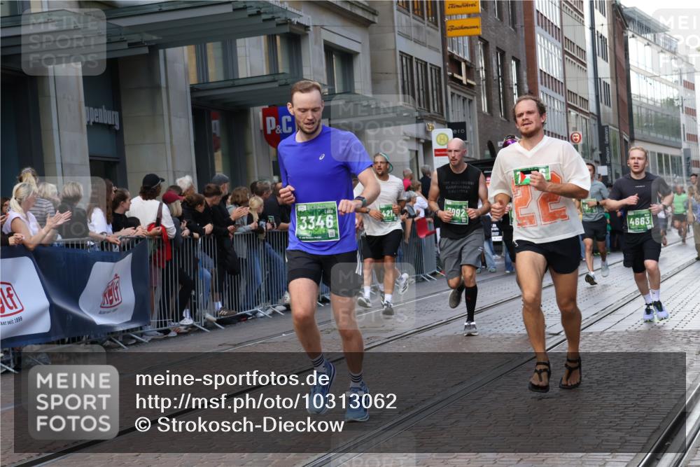 13.09.2026 - 21. swb-Marathon Bremen Strokosch-Dieckow http://msf.ph/oto/10313062 13.09.2026 13:15:13 Ziel 1033, 1445, 3346, 3536, 3743, 4212, 4573, 4646, 4653, 4663, 5533, 6011, 6162, 6515, 6526, 7203, 7291, 7346, 7717, 7730, 7992, 8086, 8254, 8255, 9029, 9391, 9475, 9777, 1510, 1664, 2383, 3357, 3504, 3717, 3743, 4111, 4382, 4968, 4992, 5003, 5149, 5294, 5298, 5385, 5417, 5471, 5796, 6351, 6379, 6404, 6521, 6528, 6717, 6773, 6902, 7190, 7432, 7497, 7515, 7730, 8238, 9253, 9338, 9363, 9483, 9523, 9797, 13137, 13139, 13141 meine-sportfotos.de