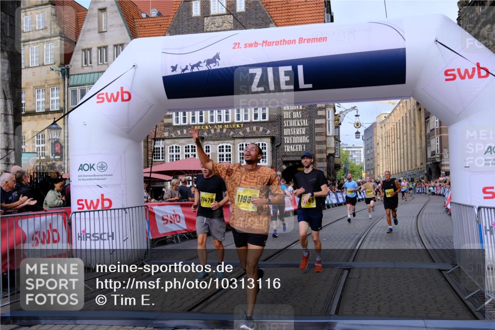 13.09.2026 - 21. swb-Marathon Bremen Tim E. http://msf.ph/oto/10313116 13.09.2026 10:54:33 Ziel 10359, 10503, 10577, 10631, 10749, 10837, 10884, 10996, 11099, 11118, 11290, 11329, 11361, 11476, 11765, 11843, 11989, 11998 meine-sportfotos.de