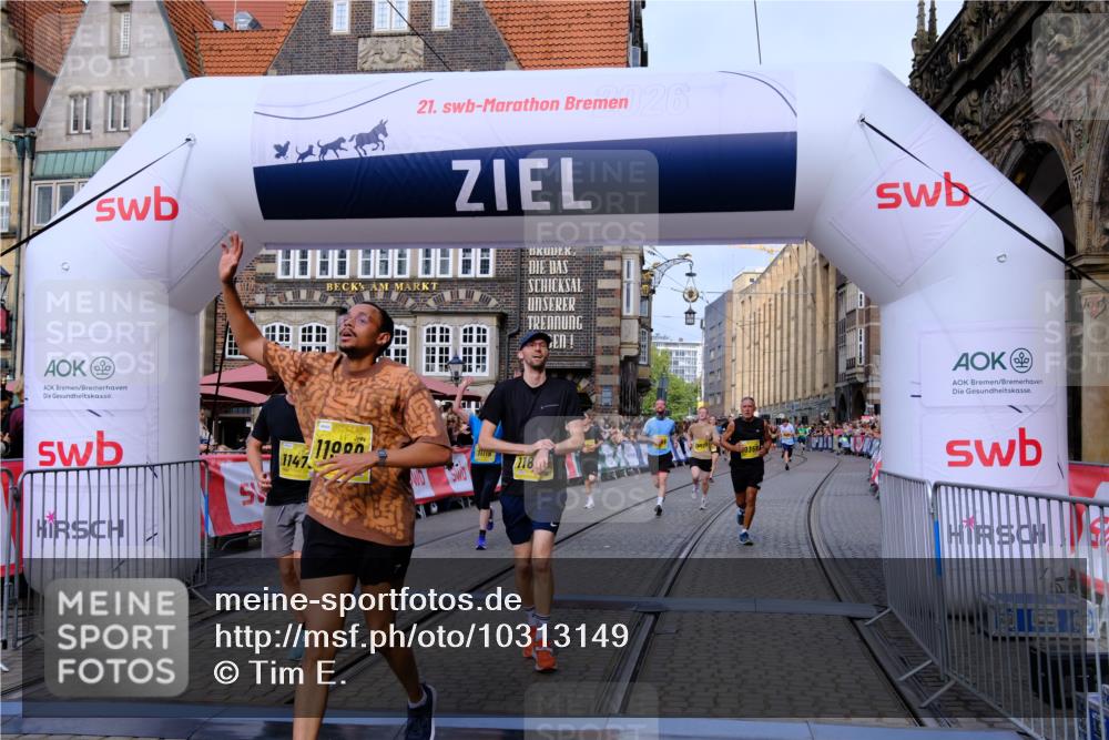 13.09.2026 - 21. swb-Marathon Bremen Tim E. http://msf.ph/oto/10313149 13.09.2026 10:54:33 Ziel 10359, 10503, 10577, 10631, 10749, 10837, 10884, 10996, 11099, 11118, 11290, 11329, 11361, 11476, 11765, 11843, 11989, 11998 meine-sportfotos.de