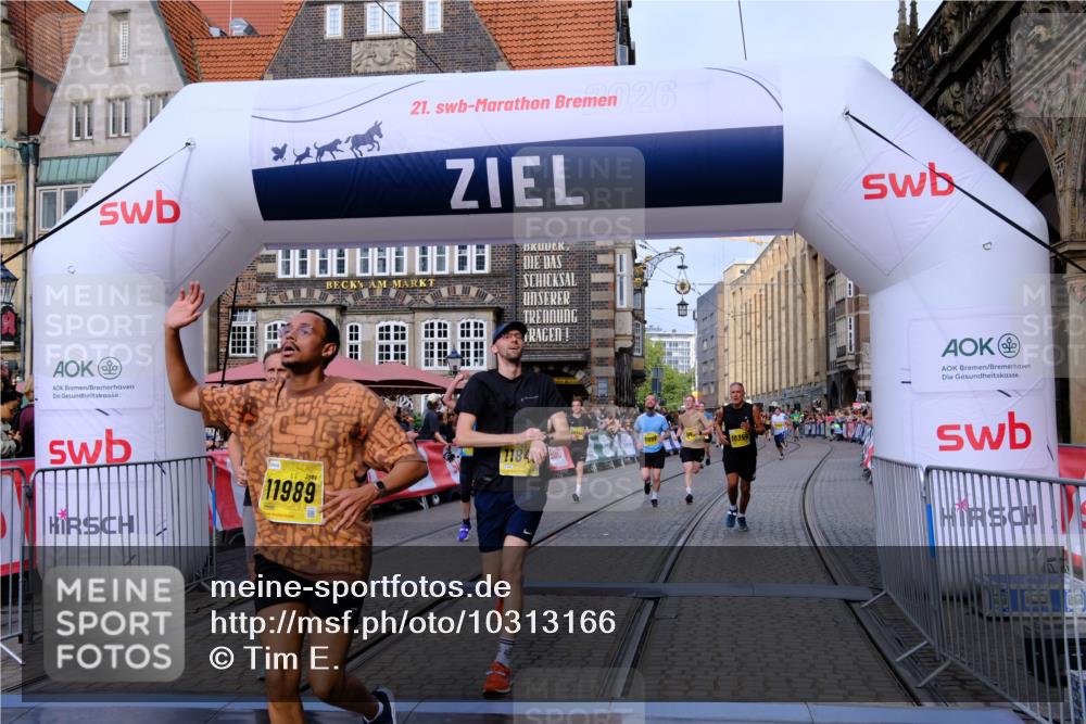 13.09.2026 - 21. swb-Marathon Bremen Tim E. http://msf.ph/oto/10313166 13.09.2026 10:54:33 Ziel 10359, 10503, 10577, 10631, 10749, 10837, 10884, 10996, 11099, 11118, 11290, 11329, 11361, 11476, 11765, 11843, 11989, 11998 meine-sportfotos.de
