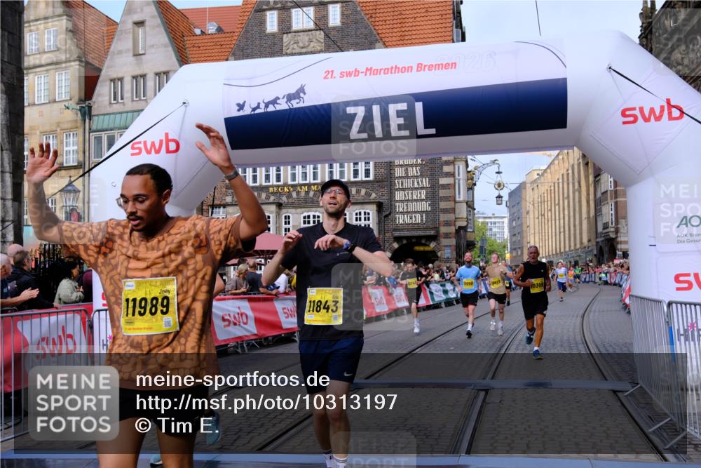 13.09.2026 - 21. swb-Marathon Bremen Tim E. http://msf.ph/oto/10313197 13.09.2026 10:54:34 Ziel 10359, 10503, 10577, 10631, 10749, 10837, 10884, 10996, 11099, 11118, 11290, 11329, 11361, 11476, 11765, 11843, 11989, 11998 meine-sportfotos.de