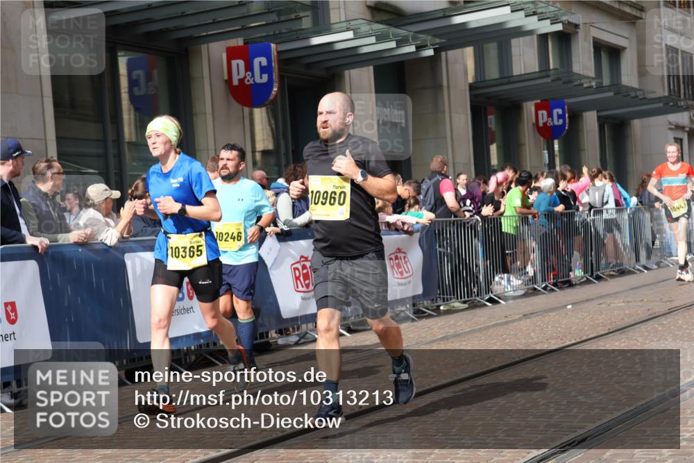 13.09.2026 - 21. swb-Marathon Bremen Strokosch-Dieckow http://msf.ph/oto/10313213 13.09.2026 10:56:05 Ziel 10184, 10211, 10240, 10246, 10322, 10356, 10443, 10670, 10675, 10699, 10844, 10960, 11069, 11256, 11280, 11317, 11407, 11570, 11693, 11782, 11795, 11844, 11855, 11871, 11911, 11996, 12452, 12543, 10298, 10365, 10374, 10690, 10703, 10949, 10952, 10957, 10960, 11219, 11790, 11972, 12061, 12108, 12143, 12476, 12484, 13565 meine-sportfotos.de