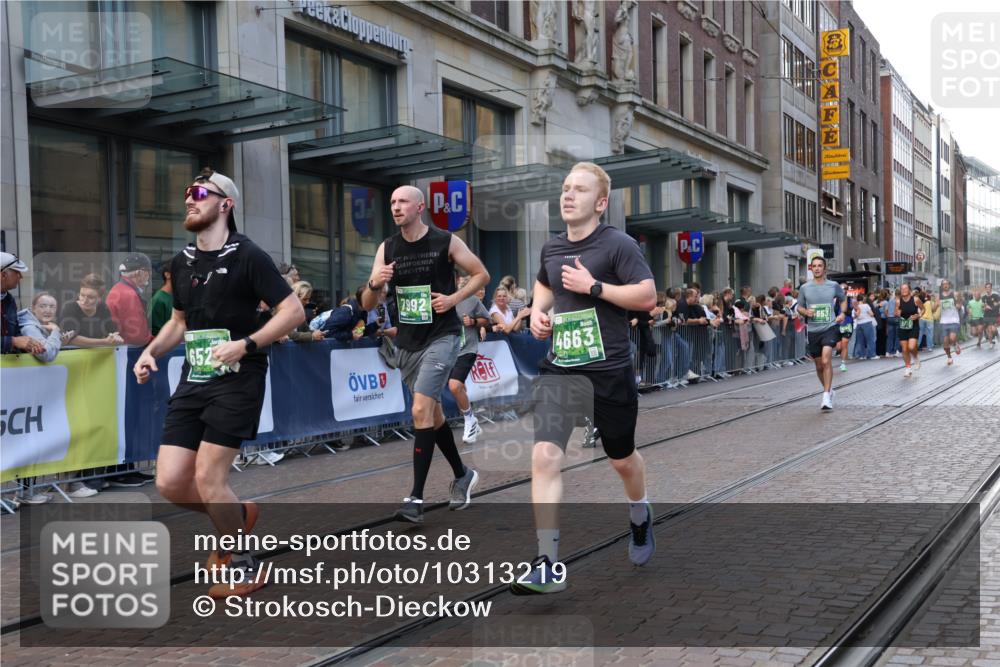 13.09.2026 - 21. swb-Marathon Bremen Strokosch-Dieckow http://msf.ph/oto/10313219 13.09.2026 13:15:16 Ziel 1033, 1445, 3346, 3536, 3836, 3991, 4212, 4573, 4646, 4653, 4663, 5533, 5588, 6162, 6515, 6526, 7203, 7291, 7346, 7992, 8086, 8254, 8255, 9029, 9391, 9475, 9777, 13249, 1510, 1664, 2383, 3357, 3504, 3717, 3743, 4111, 4382, 4992, 5003, 5149, 5294, 5298, 5385, 5417, 5471, 6011, 6351, 6379, 6521, 6528, 6717, 6773, 6902, 7190, 7432, 7497, 7515, 7717, 7730, 8238, 9253, 9338, 9363, 9483, 9797, 13137, 13139 meine-sportfotos.de