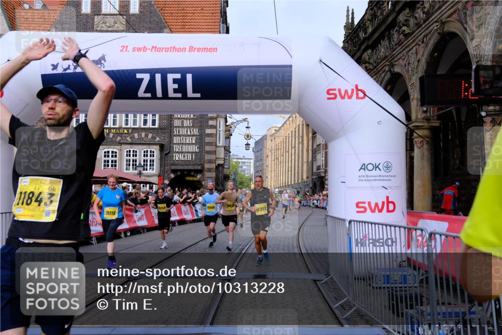 13.09.2026 - 21. swb-Marathon Bremen Tim E. http://msf.ph/oto/10313228 13.09.2026 10:54:34 Ziel 10359, 10503, 10577, 10631, 10749, 10837, 10884, 10996, 11099, 11118, 11290, 11329, 11361, 11476, 11765, 11843, 11989, 11998 meine-sportfotos.de