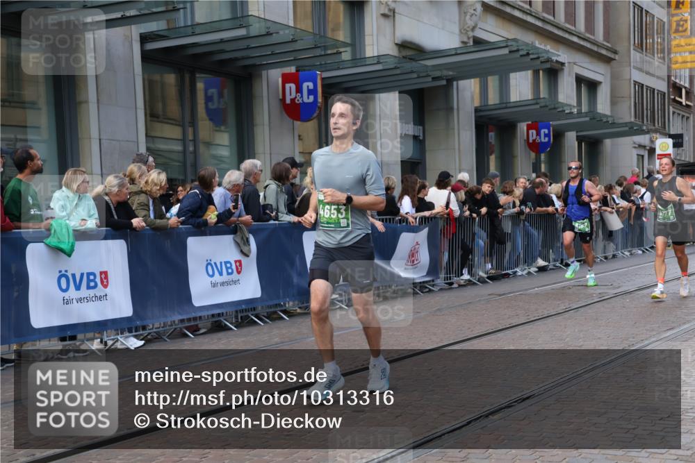 13.09.2026 - 21. swb-Marathon Bremen Strokosch-Dieckow http://msf.ph/oto/10313316 13.09.2026 13:15:18 Ziel 1033, 1445, 2733, 3119, 3346, 3422, 3536, 3689, 3836, 3991, 4212, 4573, 4646, 4653, 4663, 5533, 5588, 6162, 6515, 6526, 7203, 7291, 7346, 7992, 9029, 9391, 9475, 9777, 13249, 1510, 1664, 2383, 3357, 3504, 3717, 3743, 4111, 4382, 4992, 5003, 5149, 5294, 5298, 5385, 5417, 5471, 6011, 6351, 6521, 6528, 6717, 6773, 6902, 7190, 7432, 7497, 7515, 7717, 7730, 8086, 8238, 8254, 8255, 9253, 9338, 9363, 9483, 13137, 13139 meine-sportfotos.de