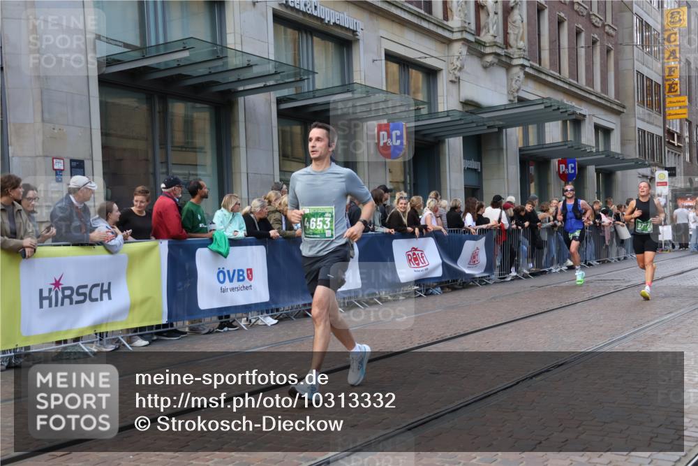 13.09.2026 - 21. swb-Marathon Bremen Strokosch-Dieckow http://msf.ph/oto/10313332 13.09.2026 13:15:18 Ziel 1033, 1445, 2733, 3119, 3346, 3422, 3536, 3689, 3836, 3991, 4212, 4573, 4646, 4653, 4663, 5533, 5588, 6162, 6515, 6526, 7203, 7291, 7346, 7992, 9029, 9391, 9475, 9777, 13249, 1510, 1664, 2383, 3357, 3504, 3717, 3743, 4111, 4382, 4992, 5003, 5149, 5294, 5298, 5385, 5417, 5471, 6011, 6351, 6521, 6528, 6717, 6773, 6902, 7190, 7432, 7497, 7515, 7717, 7730, 8086, 8238, 8254, 8255, 9253, 9338, 9363, 9483, 13137, 13139 meine-sportfotos.de